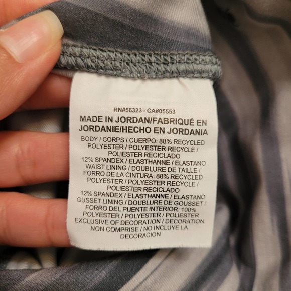 Nike Dri-Fit Gray Striped Cropped Work Out Leggings Size Small - Picture 4 of 6